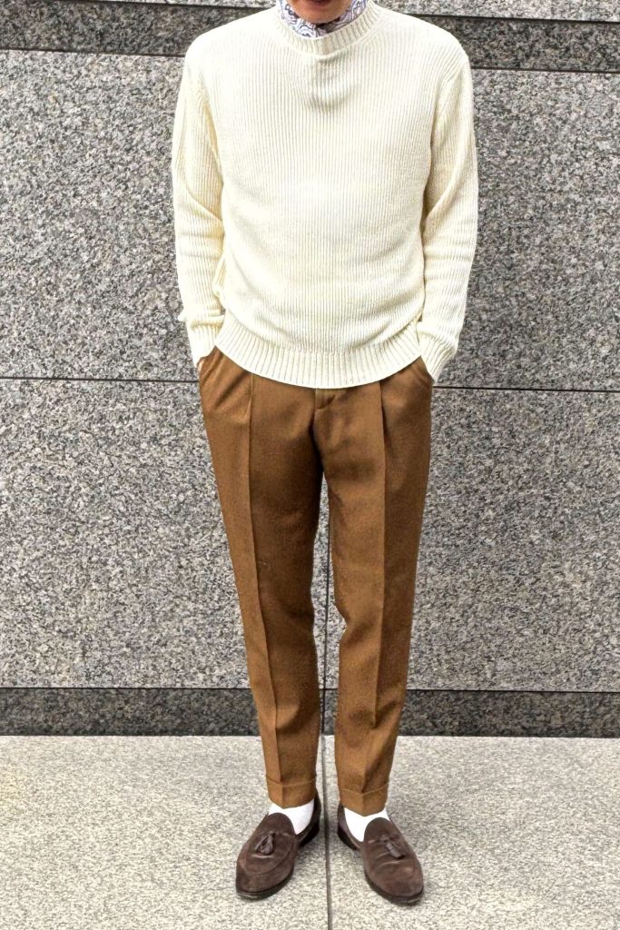 渡り幅を広くまた上を深く設計されたワンプリーツモデルREBEL FIT