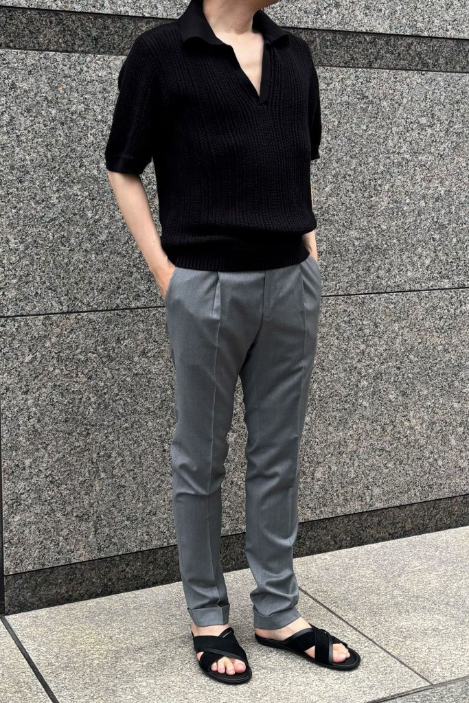 SLIM FITのシルエットを全体的により細く仕上げ、美しいレッグラインを演出したSUPER SLIM FIT