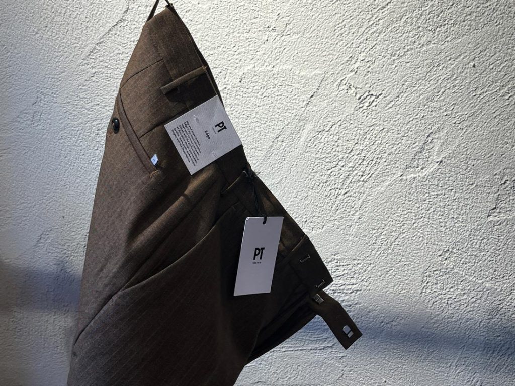 イタリアパンツブランド＜PT TORINO＞が手掛ける、「Edge」モデルの涼し気なピンストライプパンツ