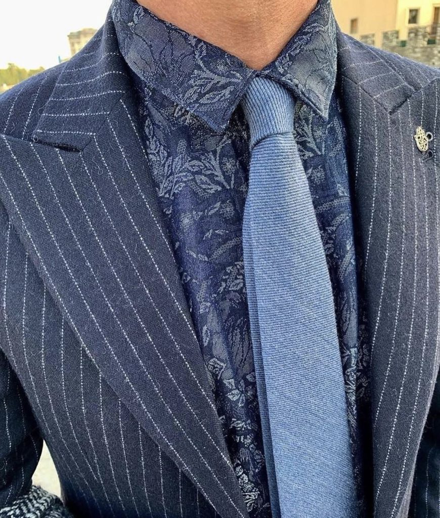 「ジャケットイン」なら初心者でも安心　柄を着こなす