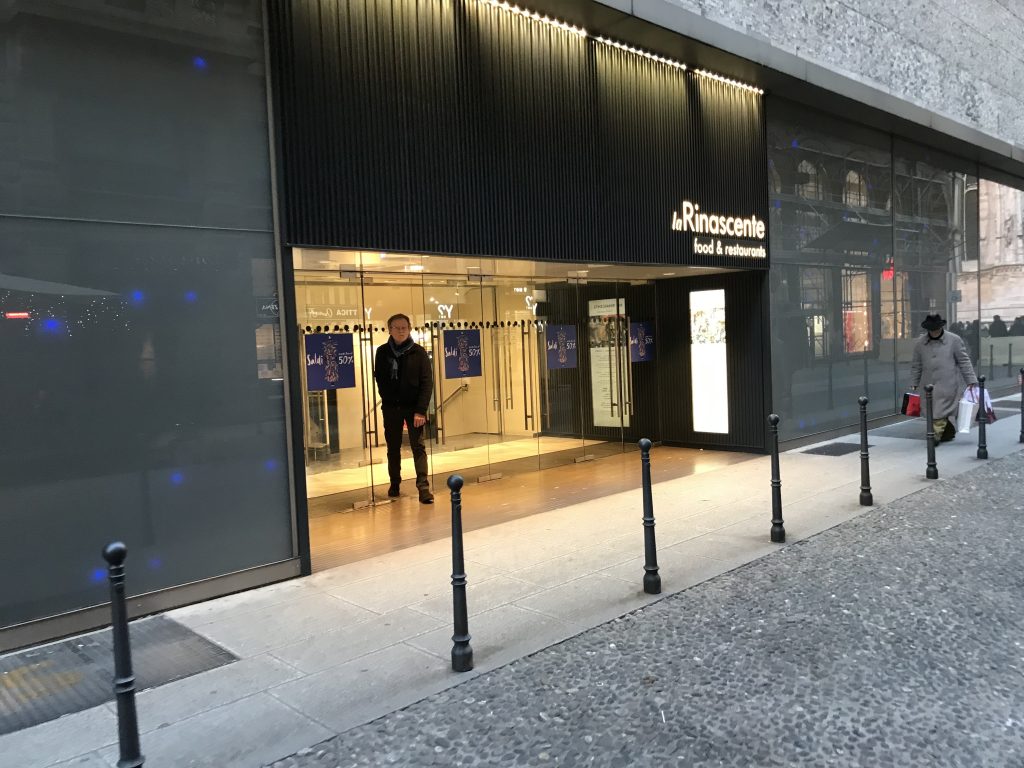 イタリアのデパートリナッシェンテ-RINASCENTEの入口