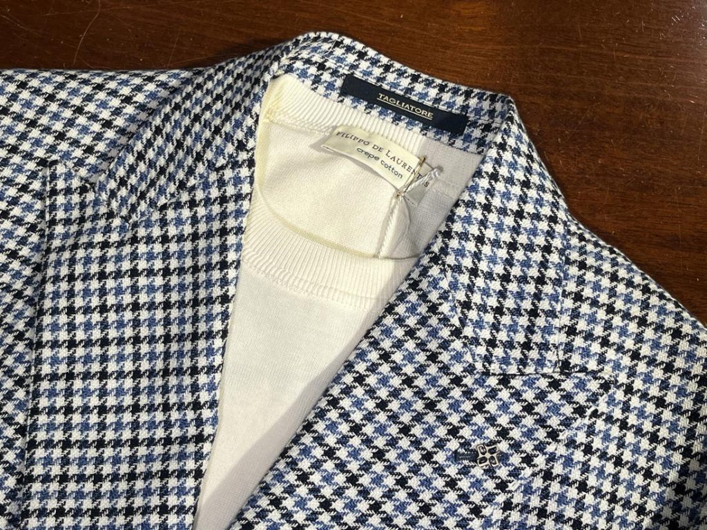 独特の世界観と唯一無二のキャラクターで愛され続ける村上ショージさんには、今の時期にぴったりな爽やかさの光るチェック柄のダブルブレストを着用いただきました。