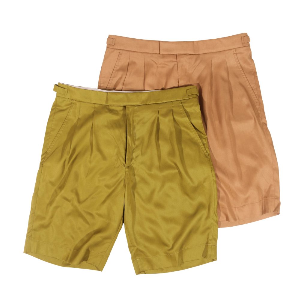 Roberto Collina（ロベルト・コリーナ）のリヨセル素材ハーフパンツ。グリーンとブラウンの2色展開で、春夏にぴったりの軽快なスタイル。