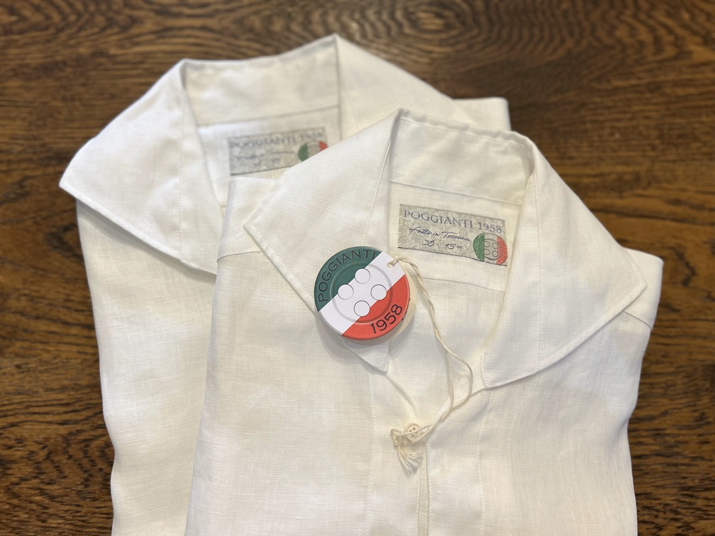 POGGIANTI 1958のリネンシャツの襟元とブランドラベルのクローズアップ