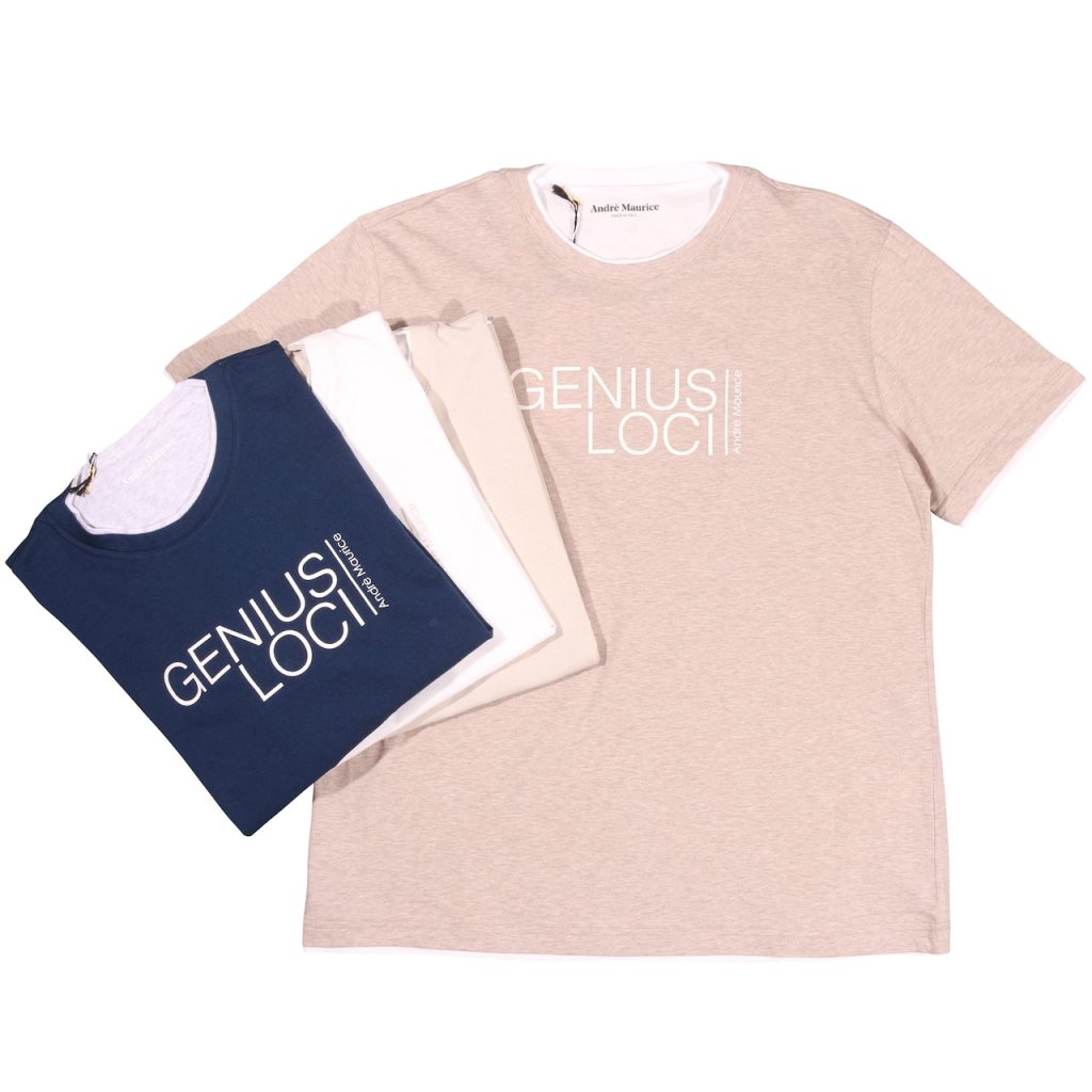 ホワイト・ネイビー・ベージュの3色展開Tシャツ。重ねて見せたカラーバリエーション