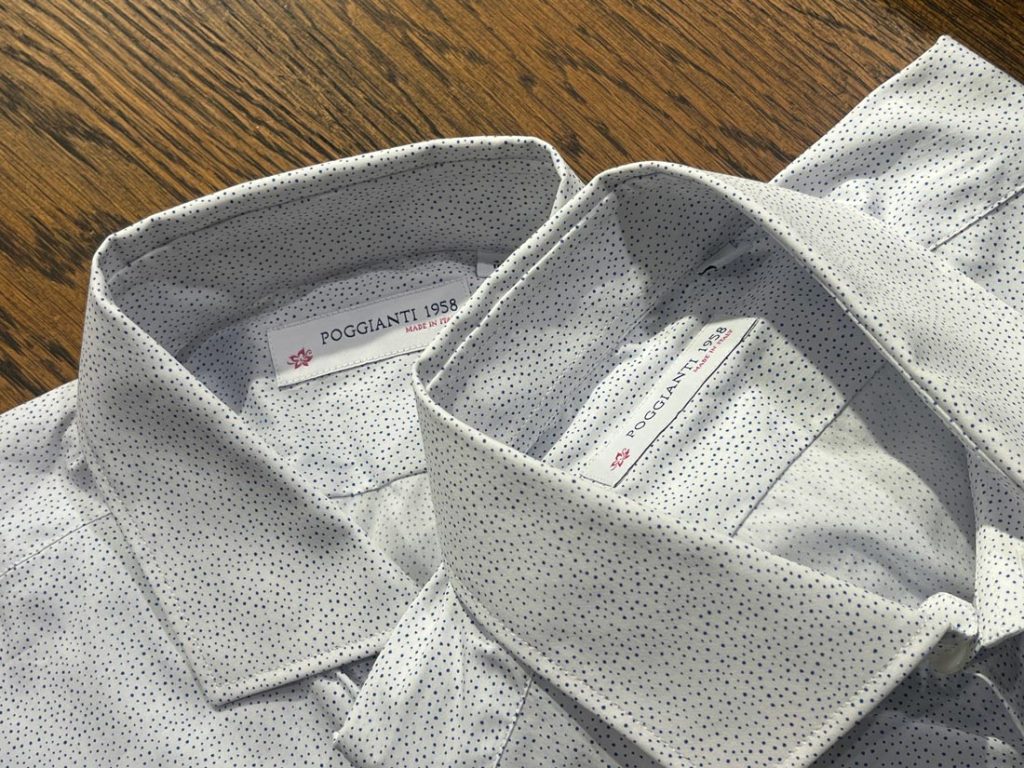 ＜POGGIANTI 1958＞のドット柄シャツの襟部分。上品なデザインと細部へのこだわりが見える仕上がり。