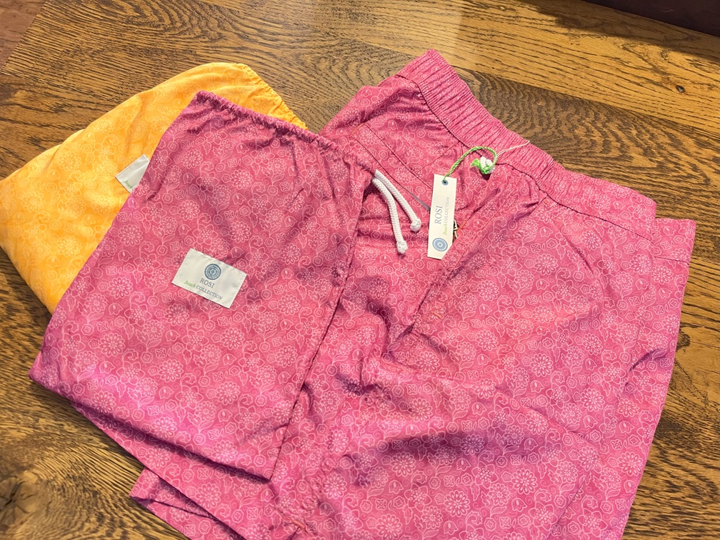 ROSI COLLECTIONの収納袋付き花柄スイムショーツ（ピンク＆イエロー）