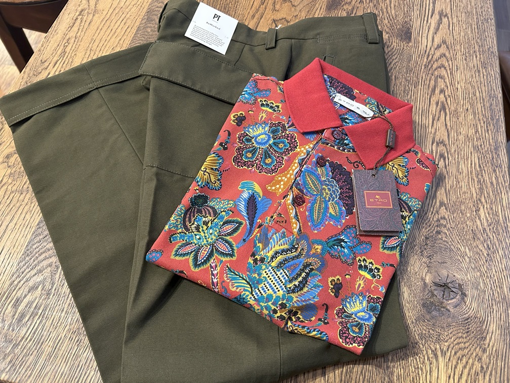 PT TORINOのパンツとETROのポロシャツを並べたコーディネート提案

