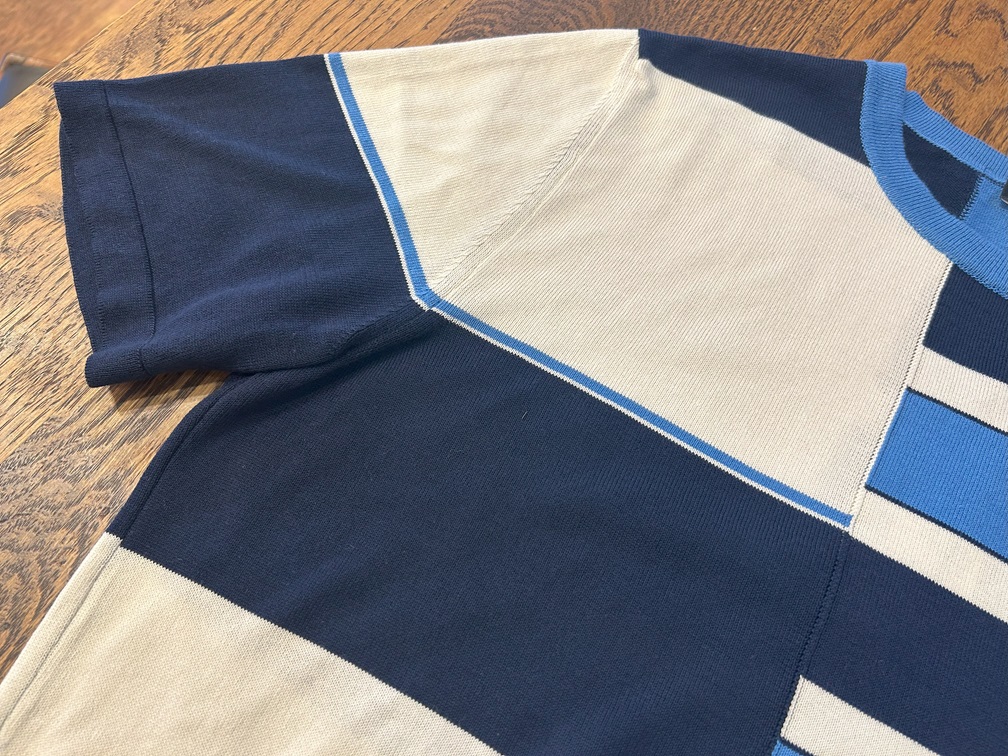 +39 MASQボーダーニット左肩〜袖のディテール、縫製と柄切替の丁寧な仕上げ