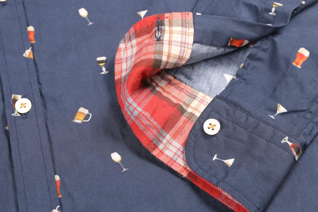 袖まくり時のチェック柄アクセント