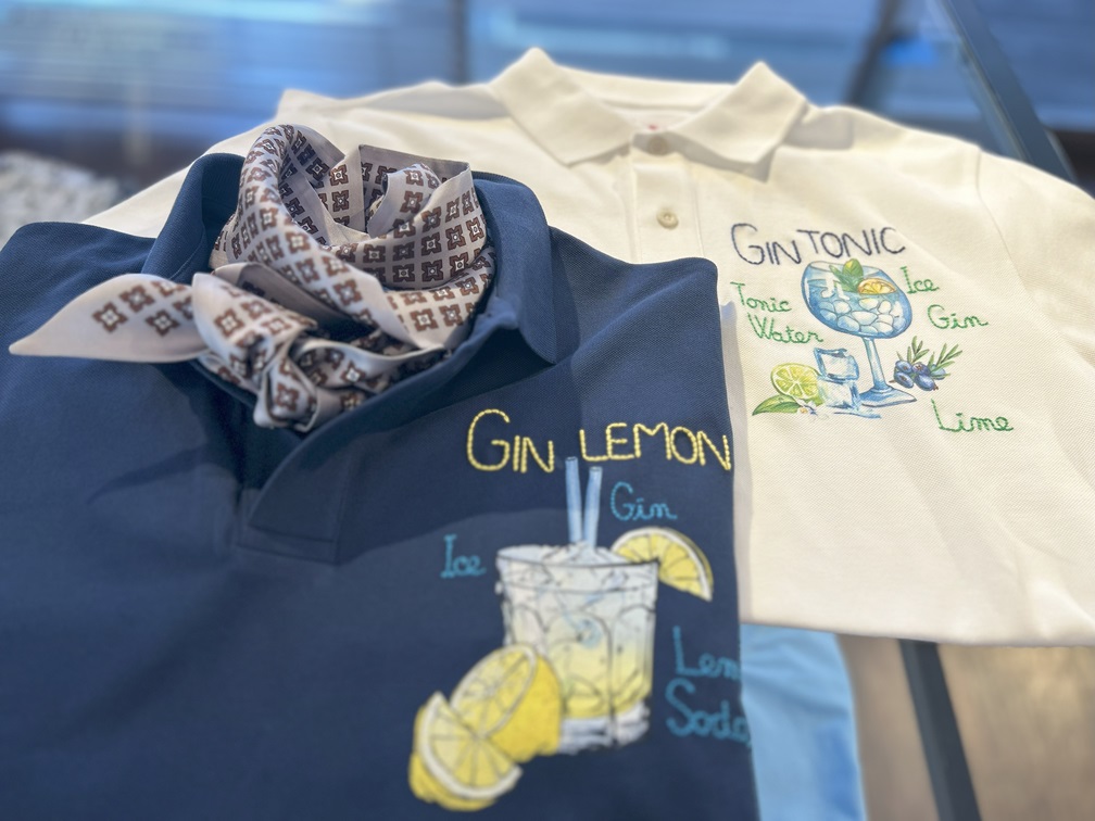 スカーフを合わせたSaint Barthポロのアレンジコーデ