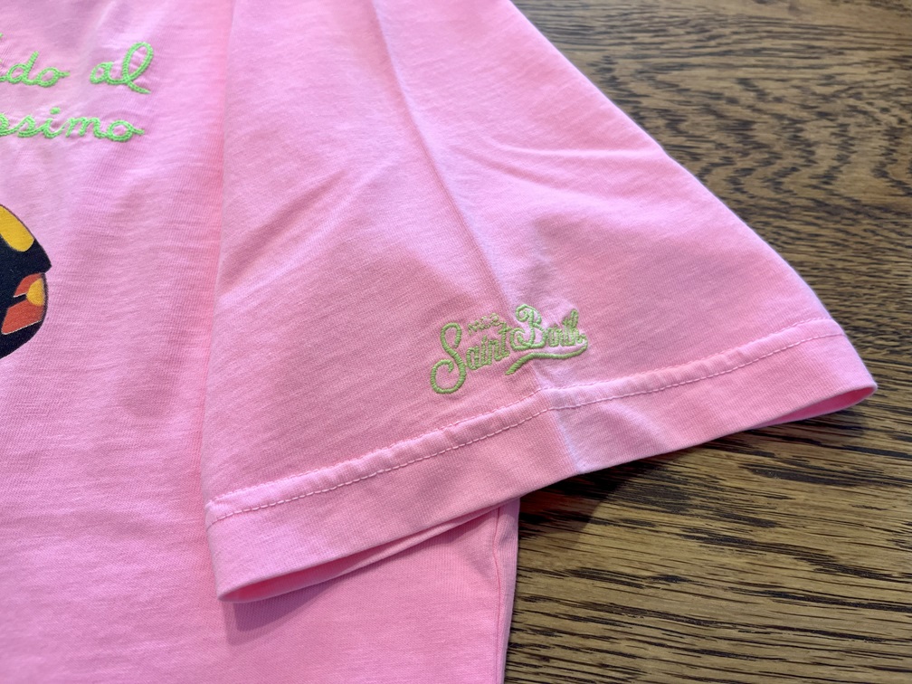 袖口に施されたSaint Barthの刺繍ロゴ