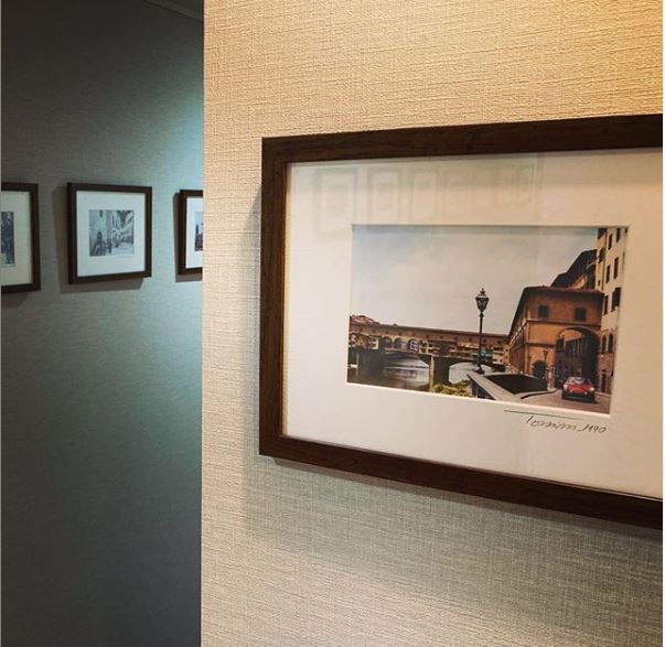 額装されたポンテ・ヴェッキオのイタリア風景写真