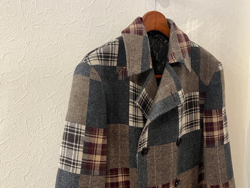 ETROのパッチワーク柄コート。複数のチェックパターンを組み合わせたクラシックで個性的なアウター。