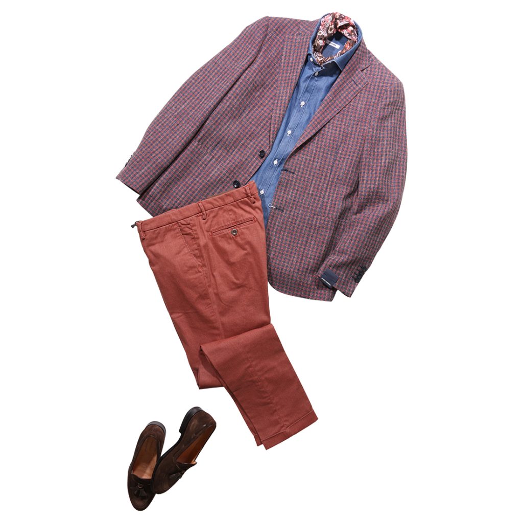 チェックジャケットとコットンパンツ、eleventyのローファーでまとめた洒落感ある大人の装い。