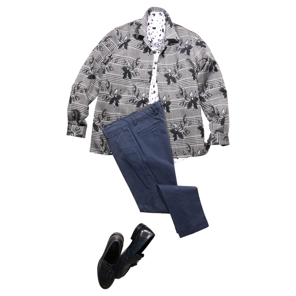 POGGIANTI 1958のモノトーン柄シャツをメインに、グレンチェック柄ジャケットを羽織ったコーディネート。ネイビーパンツとローファーが落ち着きを添える