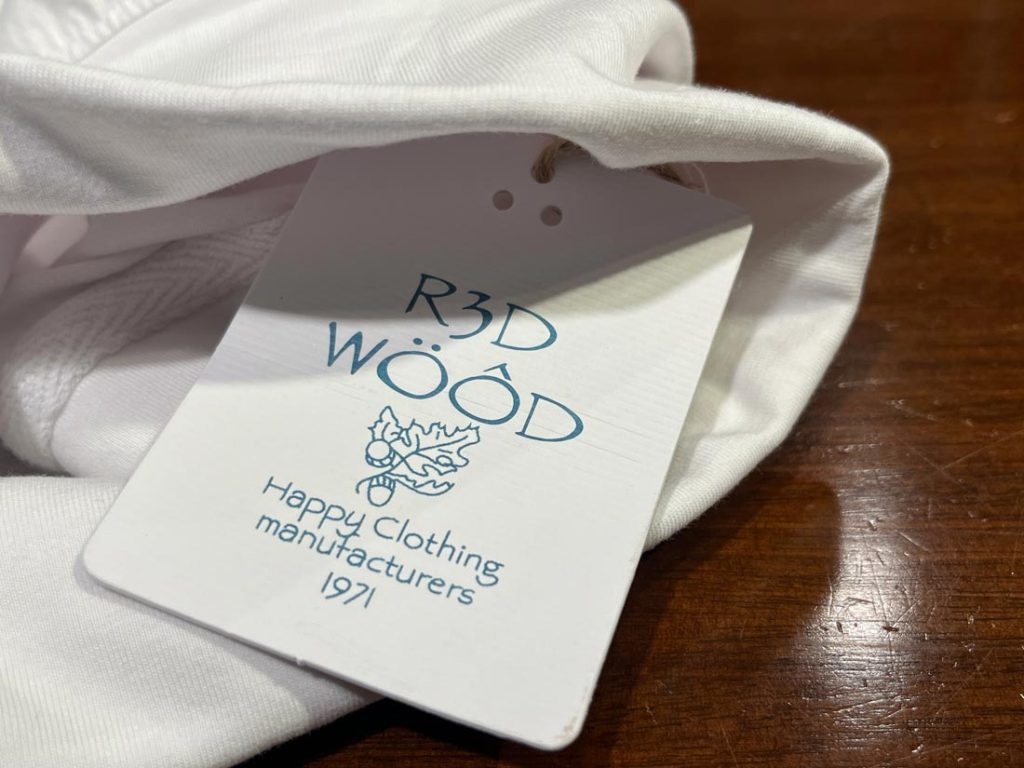 レイヤードコーデに最適なR3D WOODのタートルネック、長く使える秋冬アイテム