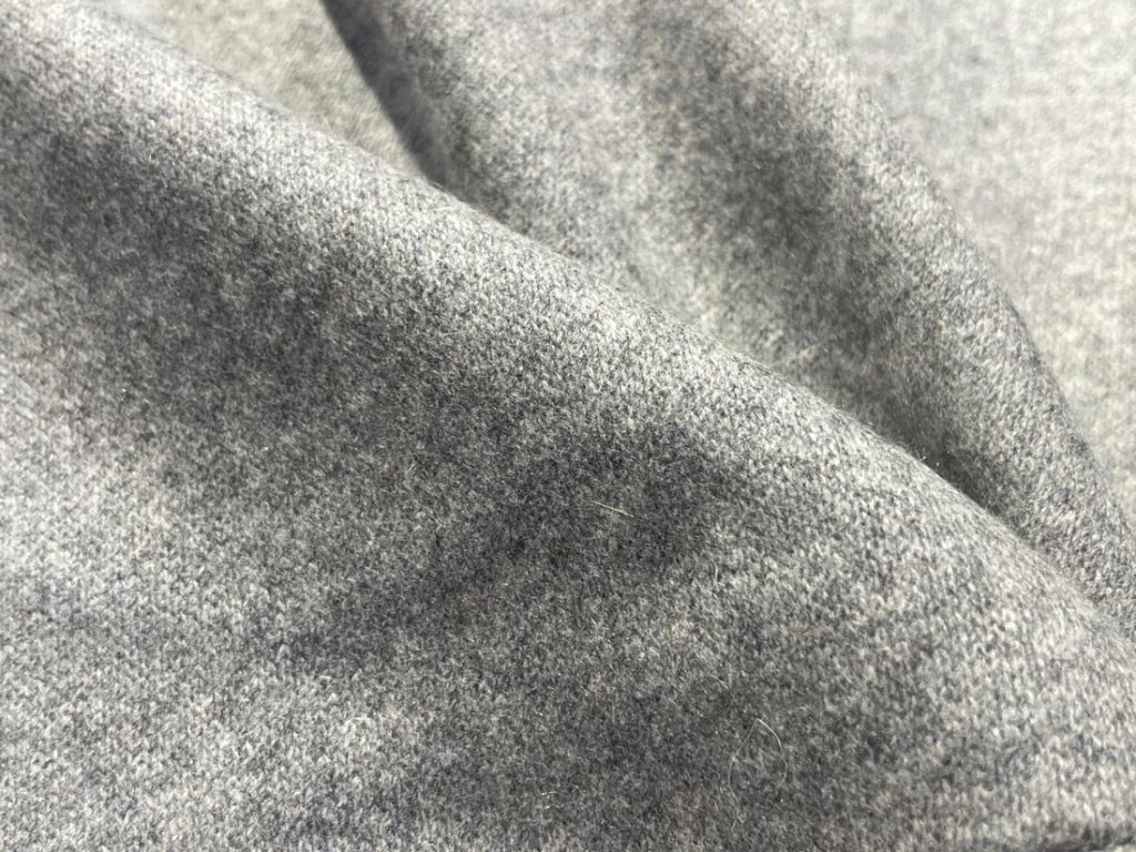 カシミア素材の質感が伝わる拡大イメージ