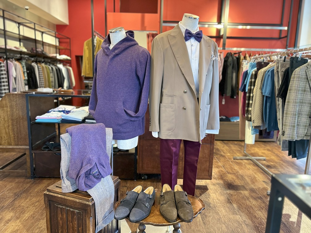 UTSUBO STOCK 神戸旧居留地店 ジャケットとパープルフーディのディスプレイ イタリアブランド メンズコーディネート