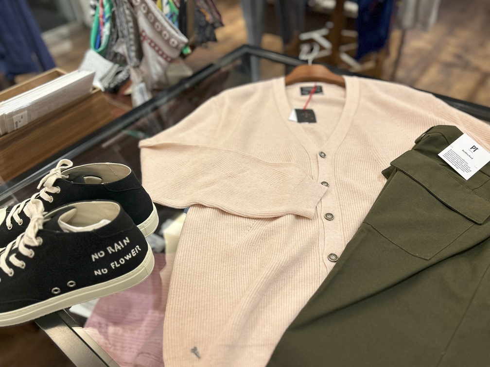 Loft1 カシミア混メンズカーディガンをPT TORINOパンツと合わせた秋冬コーディネート