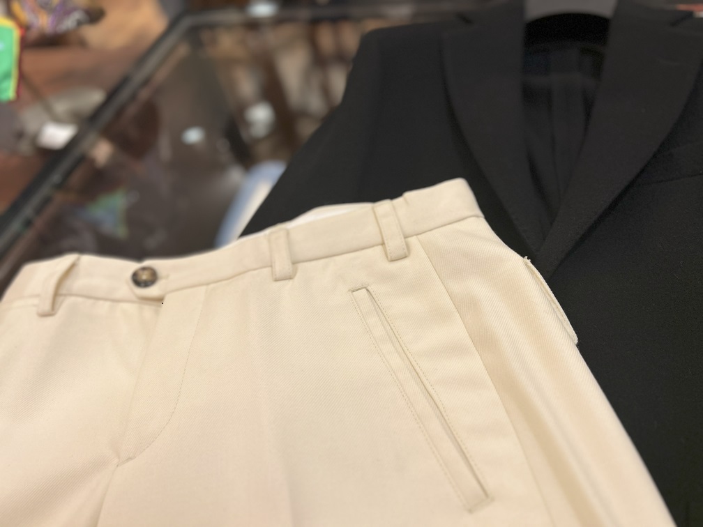 ジャケットと合わせたPT TORINOヴァージンウールパンツのディテール