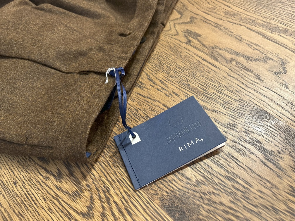 Santaniello “RIMA” タグディテール｜ブラウンスラックス