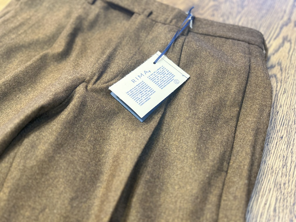 Santanielloウールスラックス｜フロントとRIMAタグのディテール