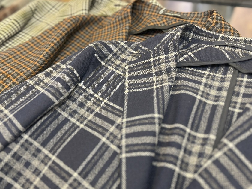 タリアトーレ ジャケット生地アップ：ネイビーのウィンドウペーンとブラウンチェック