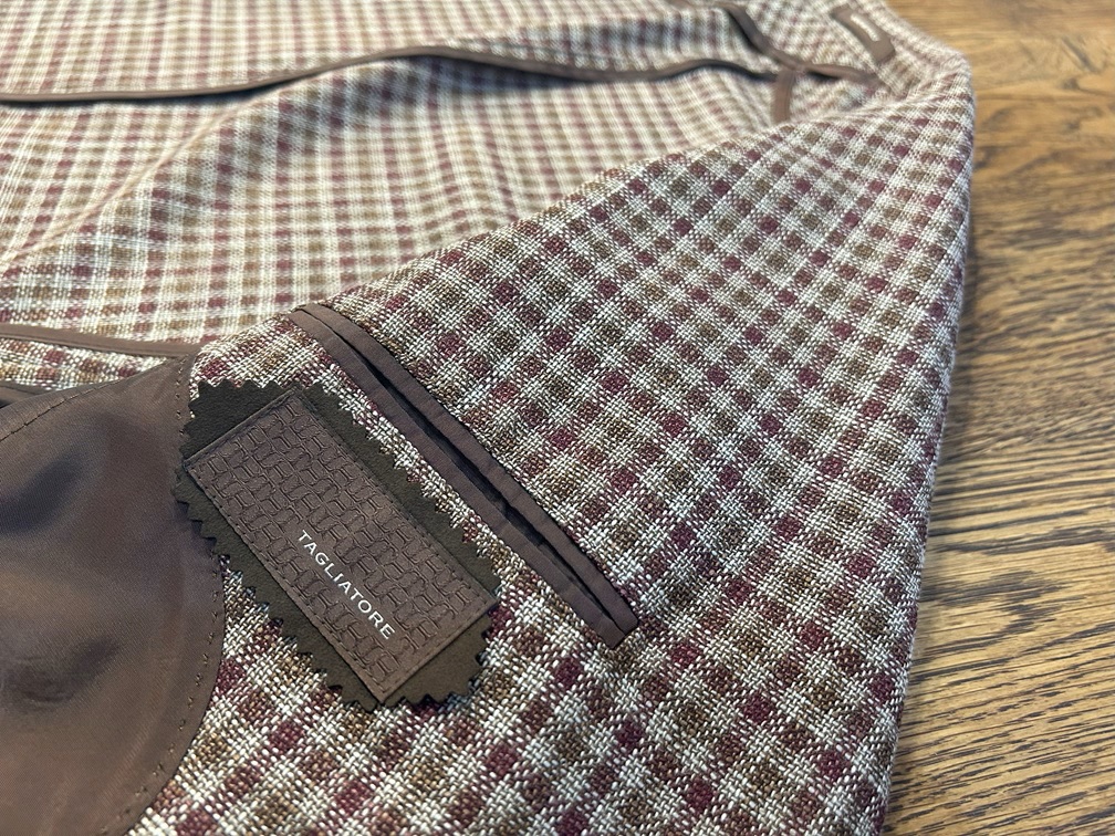 タリアトーレ ジャケット内側タグとライニング（ブラウン×ボルドーの細かなチェック）