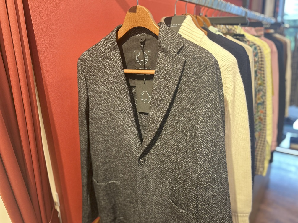 店舗で展示されたT JACKETヘリンボーンジャケット