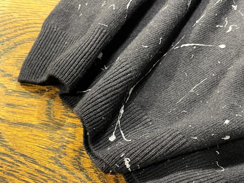 裾部分にまで施されたペイント加工が個性を引き立てるデザイン