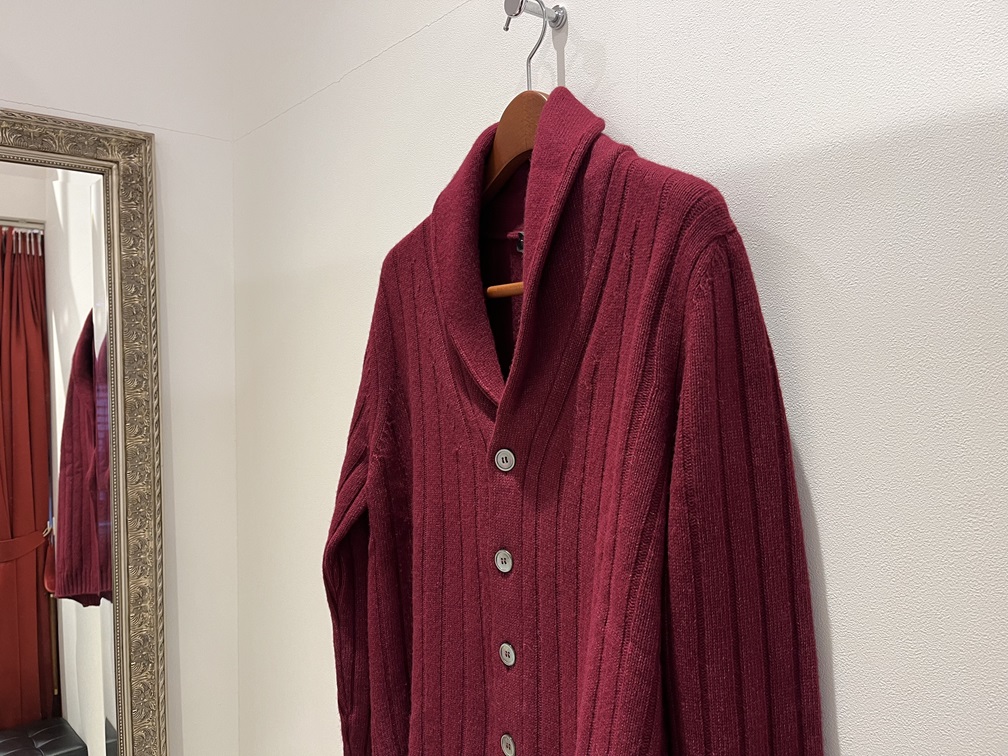 ショールカラーが際立つザニエリのカーディガン