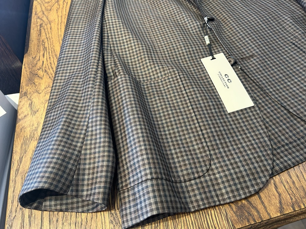 C COLLECTIONのラベルとアウトポケットデザイン