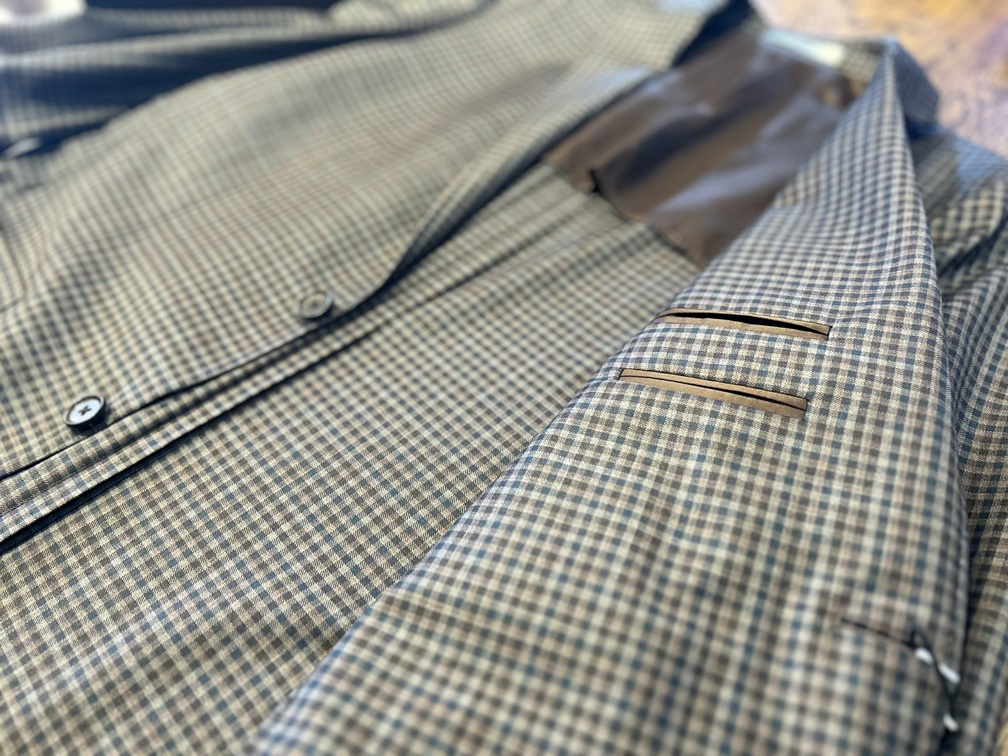 内ポケットの繊細な仕立てが光るチェックジャケット