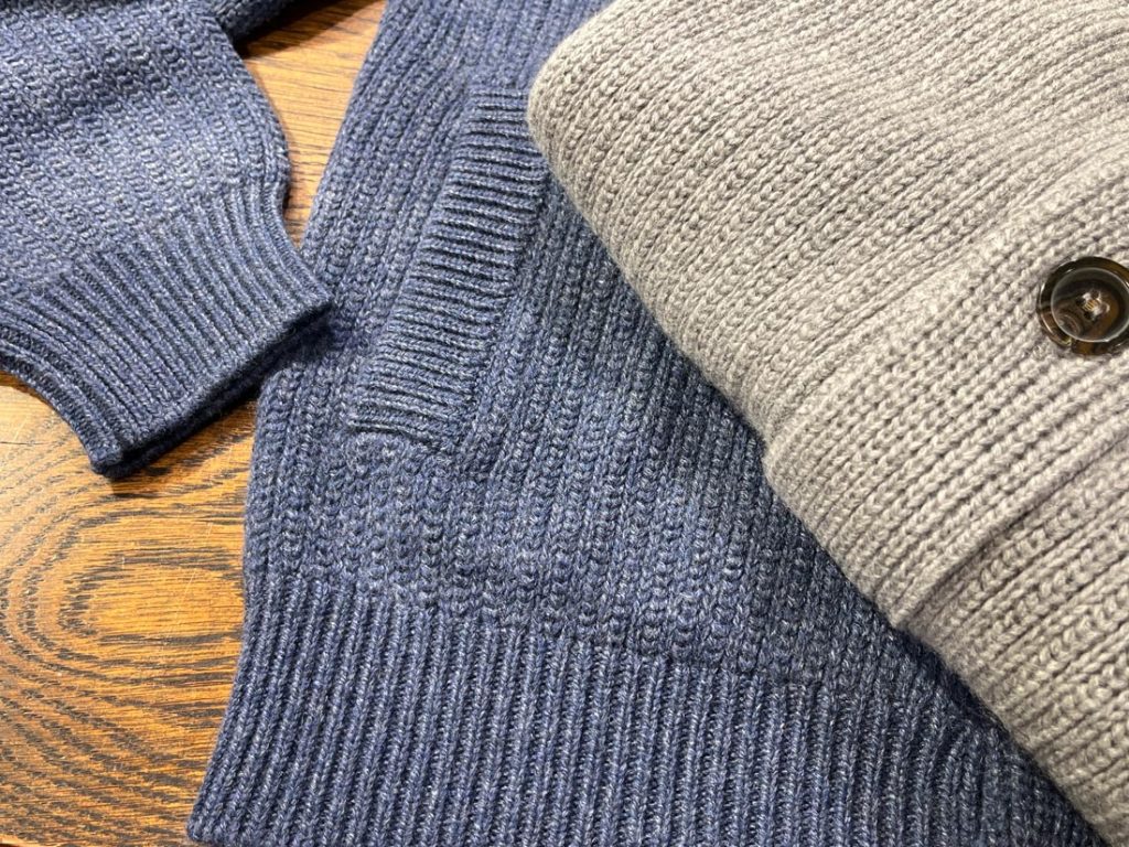 ブルゾン裾リブとポケット周りの丁寧な仕上げ