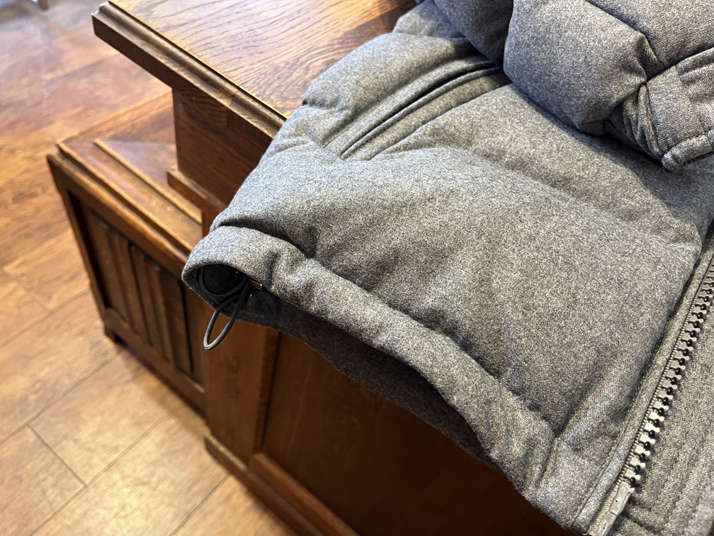 裾のドローコード付きディテールで防寒性を高めたMONTGENEVRE