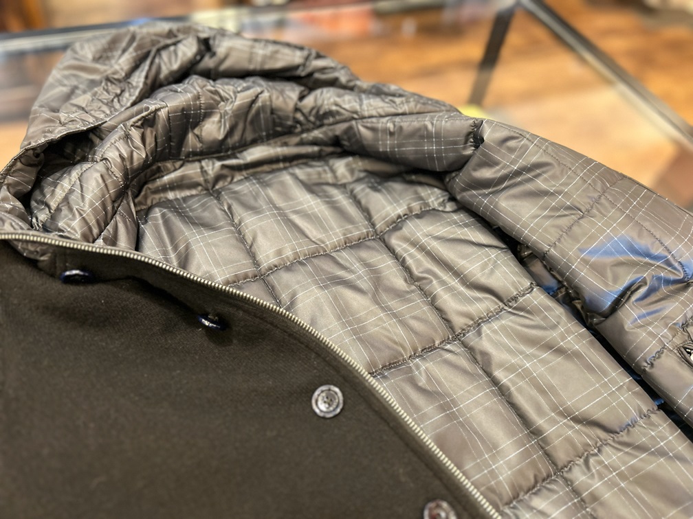 異素材ミックスが際立つ120％リバーシブルニットブルゾンの質感