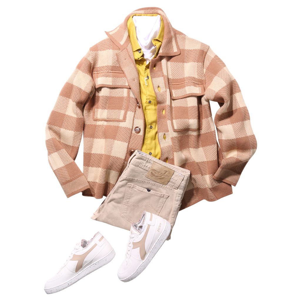 DANIELE FIESOLIの配色ニットブルゾンを主役に、シャツ、パンツ、スニーカーを合わせた大人のカジュアルコーディネート