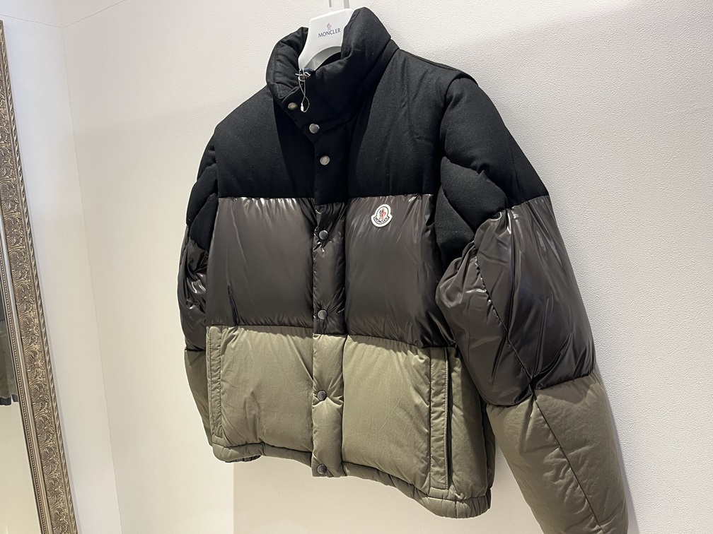 MONCLER AVEILLAN 袖付きダウンジャケット全体画像