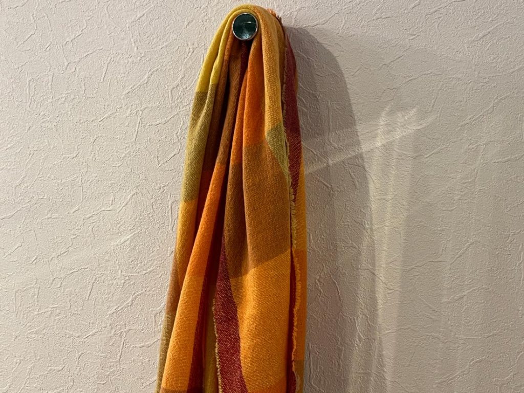 オレンジ×ブラウン系のあたたかみあるマフラー