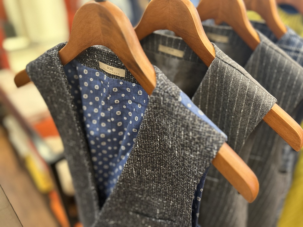 イタリアらしい素材感のジレコレクション。ジャケットスタイルに映える大人のレイヤード提案