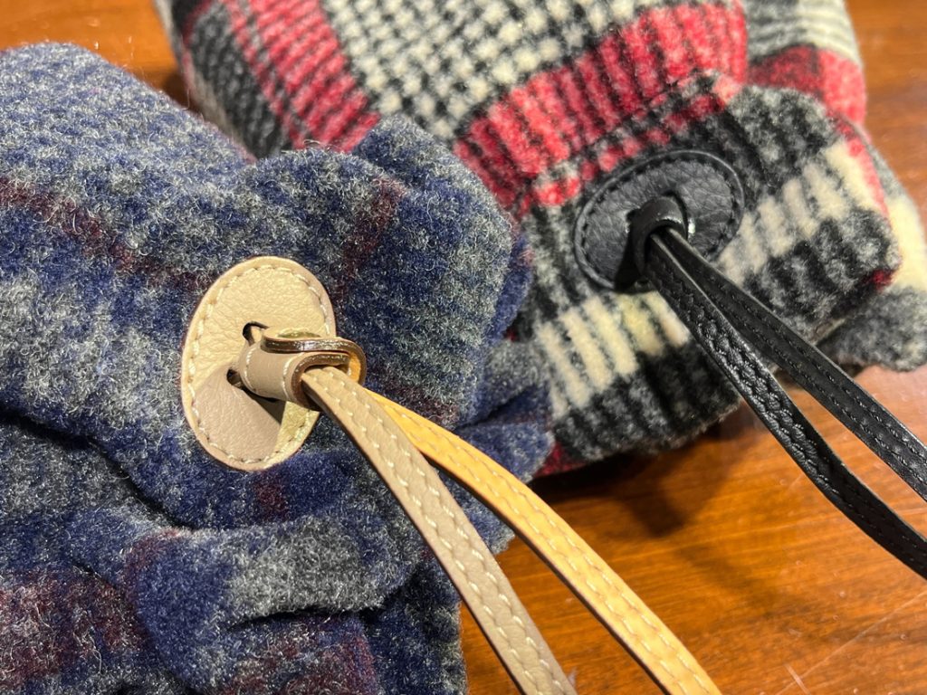 Felisi巾着バッグのレザーコードとアイレット部分のディテール