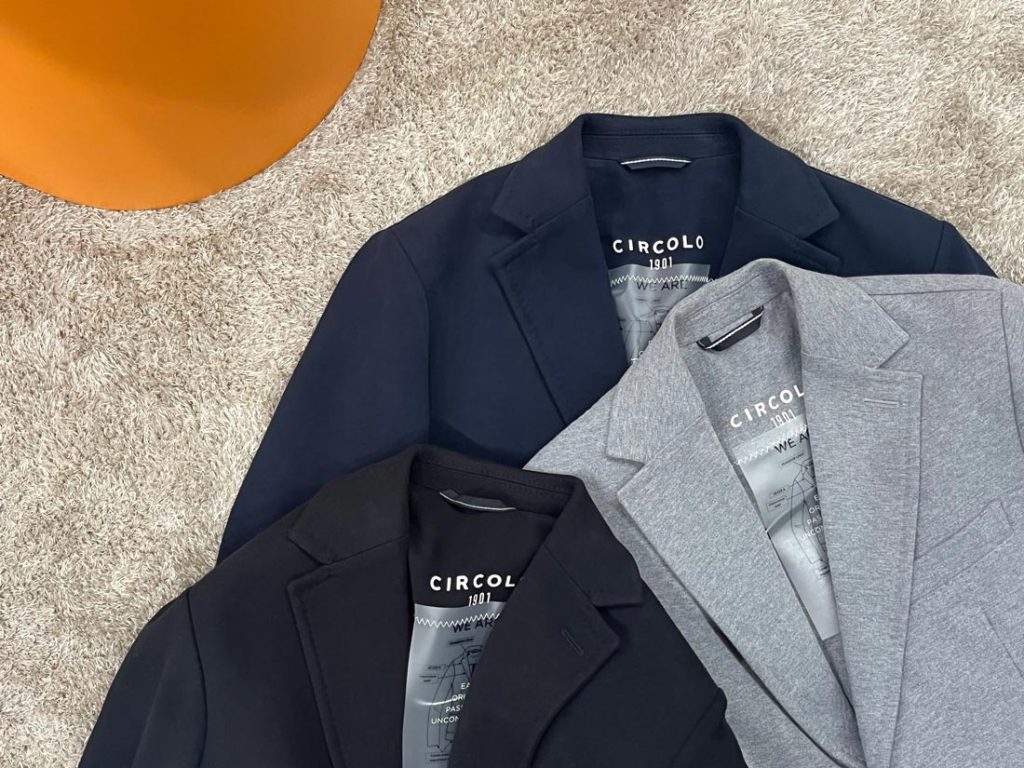 CIRCOLO 1901のジャケットが3着平置きされた写真