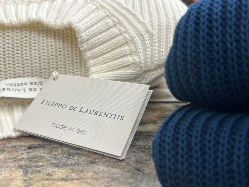 FILIPPO DE LAURENTIISのイタリア製コットンニットのブランドタグと上質な編み地のディテール