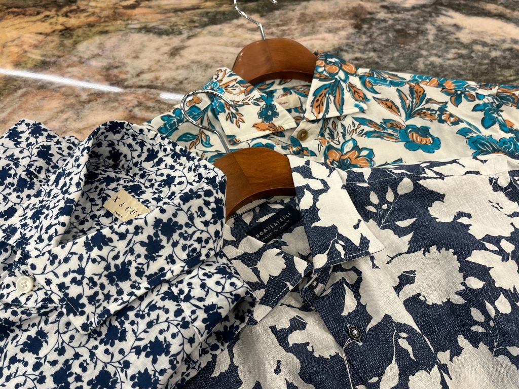 ブルー ホワイト フラワープリントシャツ メンズ リネン混 総柄シャツ 春夏コーデ