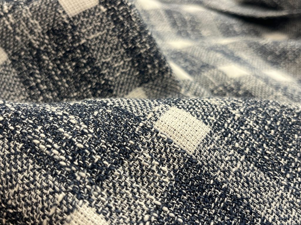 LUBIAMチェックジャケットの立体的な織り生地ディテール