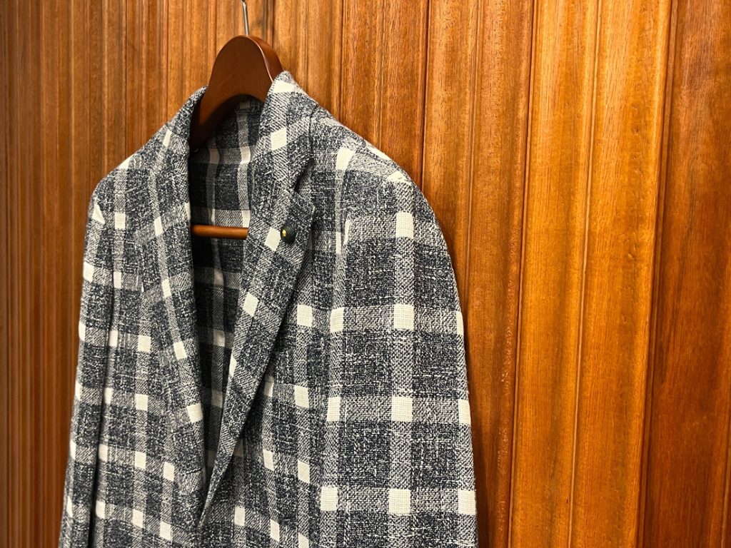 LUBIAMコットンリネン混チェックジャケットのラペルデザイン