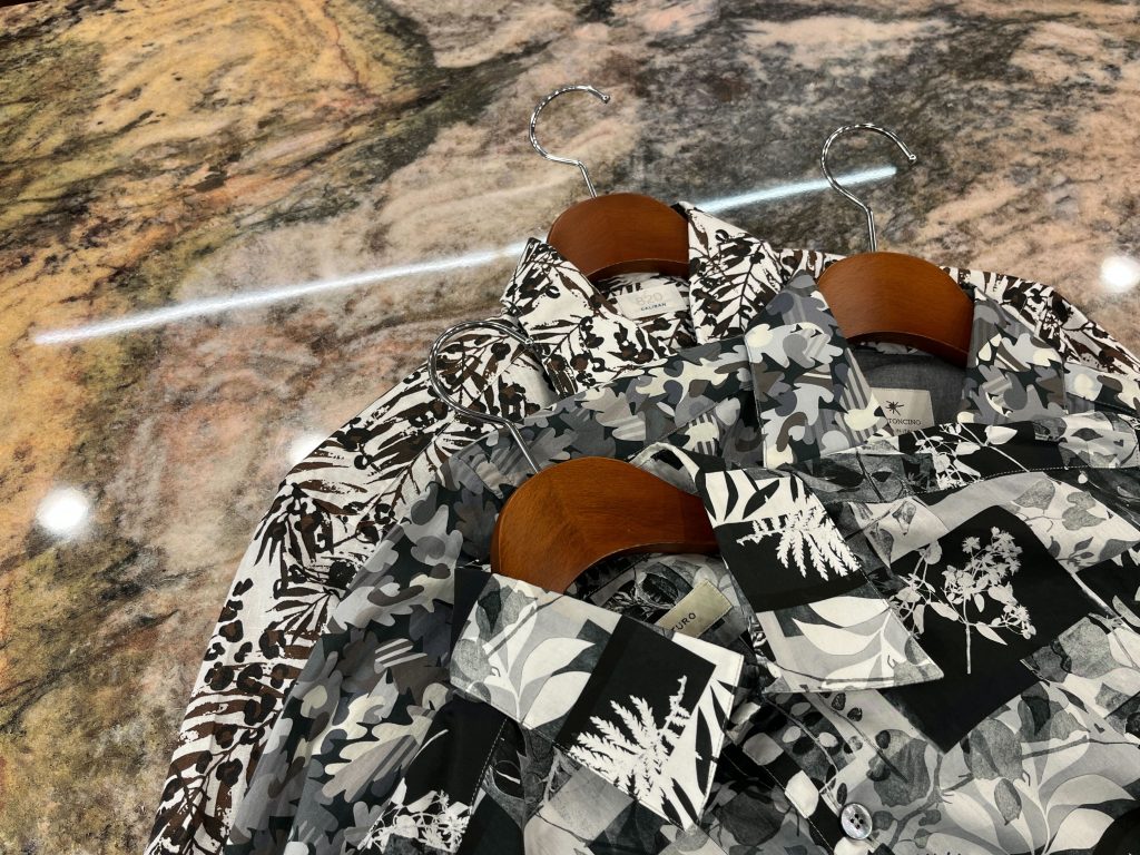 モノトーン ボタニカル柄シャツ メンズ 半袖 総柄シャツ 春夏スタイル