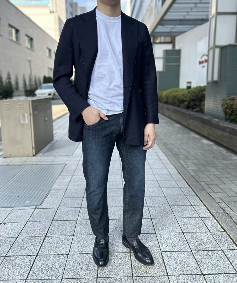 ネイビーホップサックジャケットとデニムを合わせた春のジャケパンスタイル