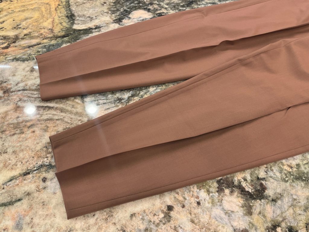 PT TORINO DODICIパンツの立体シルエット全体像